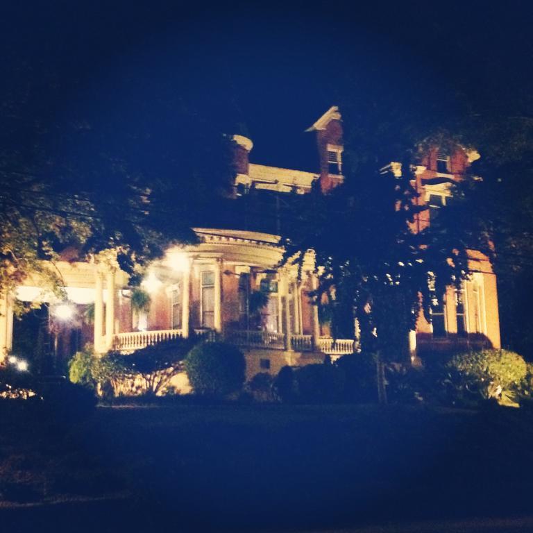Burke Mansion Bed & Breakfast เมคอน ภายนอก รูปภาพ