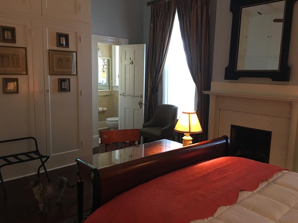 Burke Mansion Bed & Breakfast เมคอน ภายนอก รูปภาพ