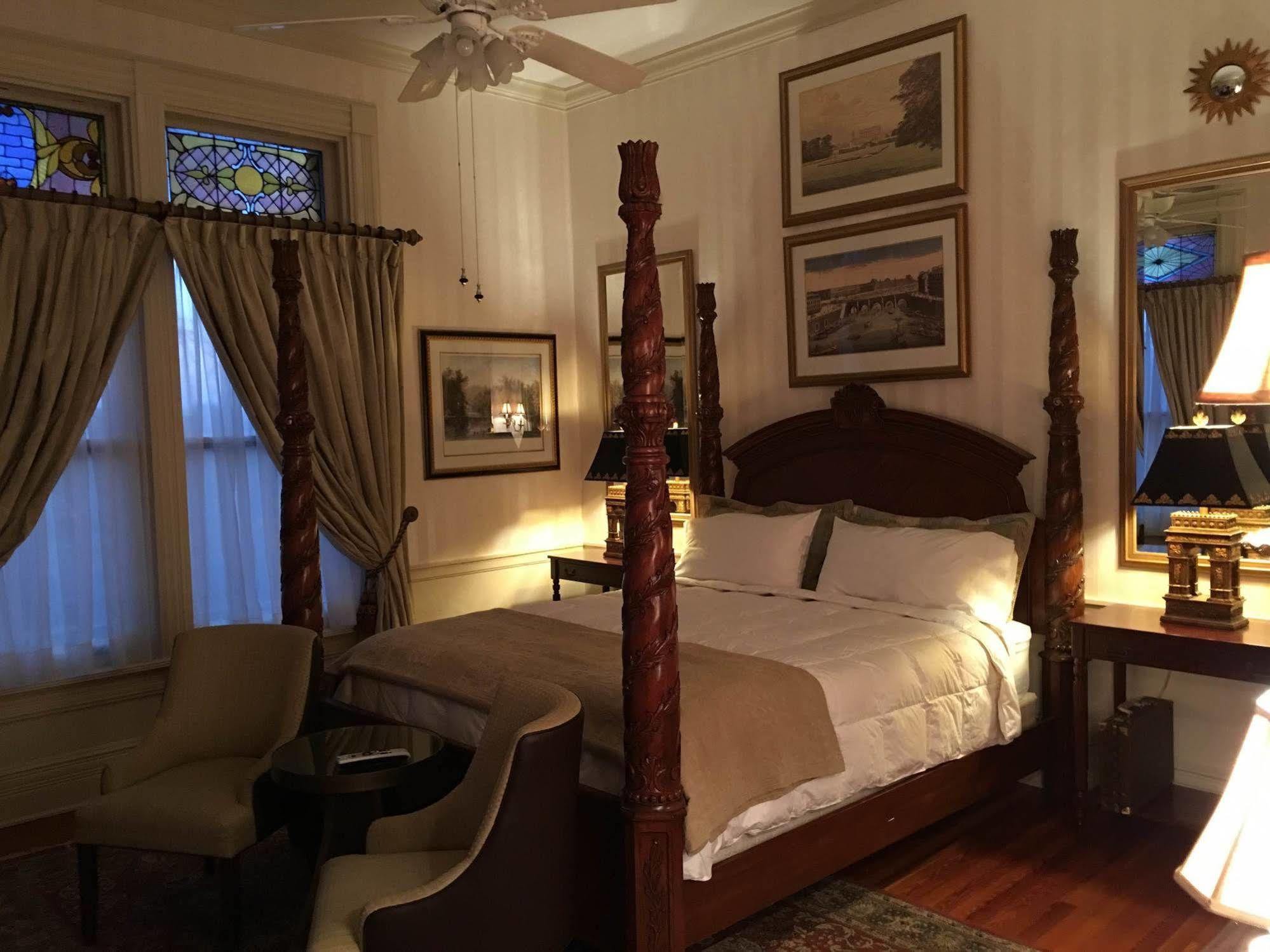Burke Mansion Bed & Breakfast เมคอน ภายนอก รูปภาพ